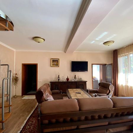 Central House Oradea Extérieur photo