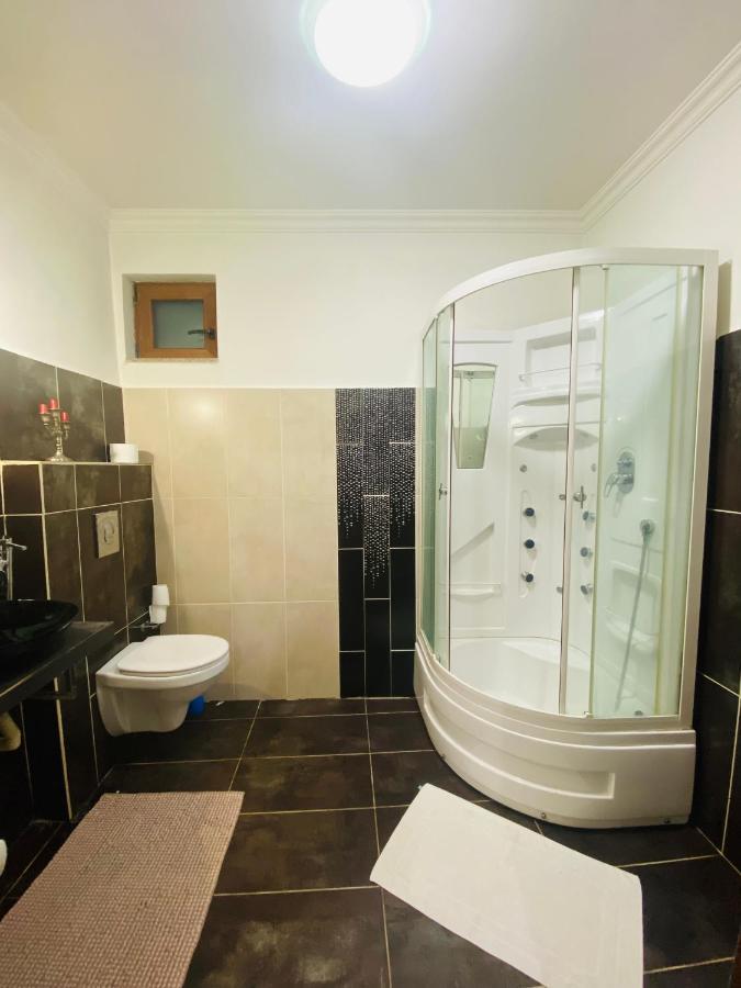 Central House Oradea Extérieur photo