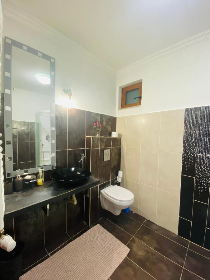 Central House Oradea Extérieur photo